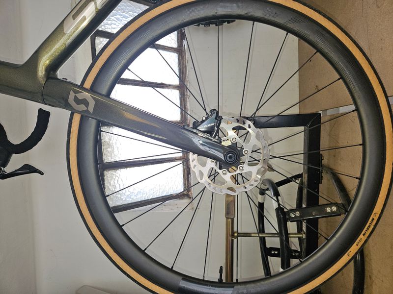 Scott Addict 30 2023 2023 Road & Gravel d'occasion — image 13 sur 16