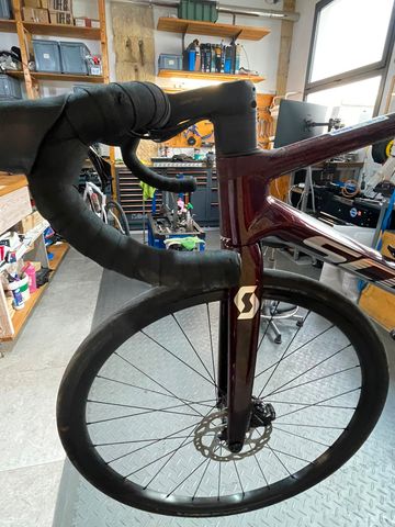 Scott Addict 30 2024 2024 Road & Gravel d'occasion — image 12 sur 21