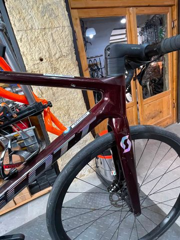 Scott Addict 30 2024 2024 Road & Gravel d'occasion — image 18 sur 21