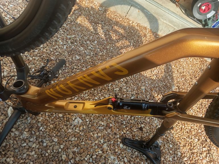 Canyon Lux Trail CF 8 2024 2024 Mountainbike usato, Arancione — immagine 11 di 13