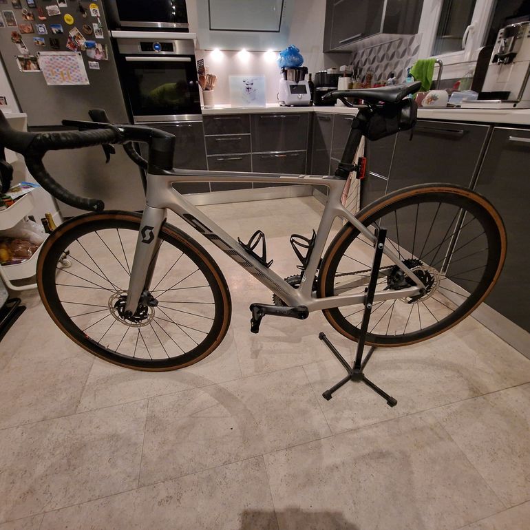 Brugt Scott Addict RC 10 2023 2023 Road & Gravel — billede 9 af 16