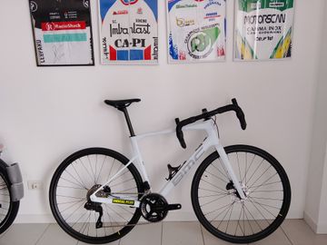 Used BMC Roadmachine FOUR 2024 2024 Road & Gravel, White — image 7 of 13
