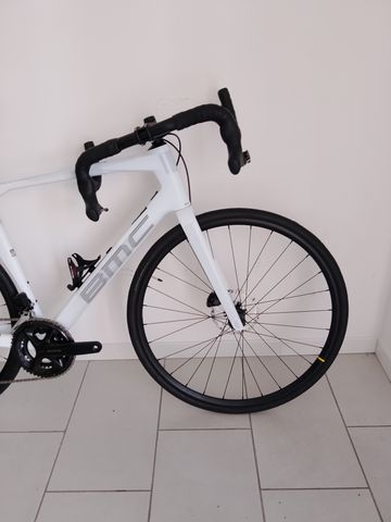 Used BMC Roadmachine FOUR 2024 2024 Road & Gravel, White — image 8 of 13