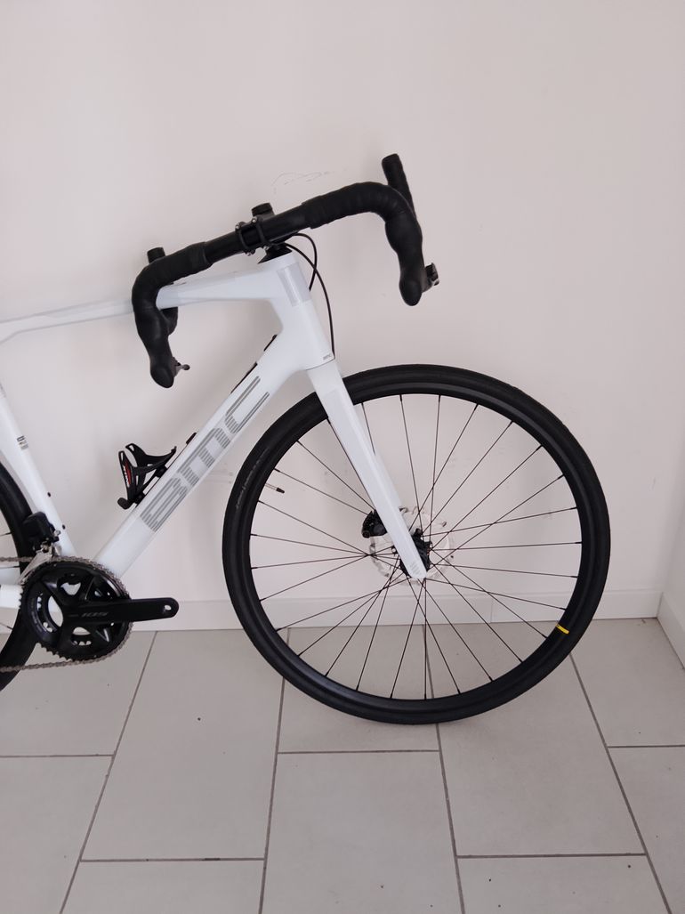 Used BMC Roadmachine FOUR 2024 2024 Road & Gravel, White — image 8 of 13