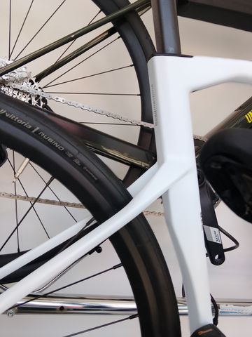 Used BMC Roadmachine FOUR 2024 2024 Road & Gravel, White — image 10 of 13