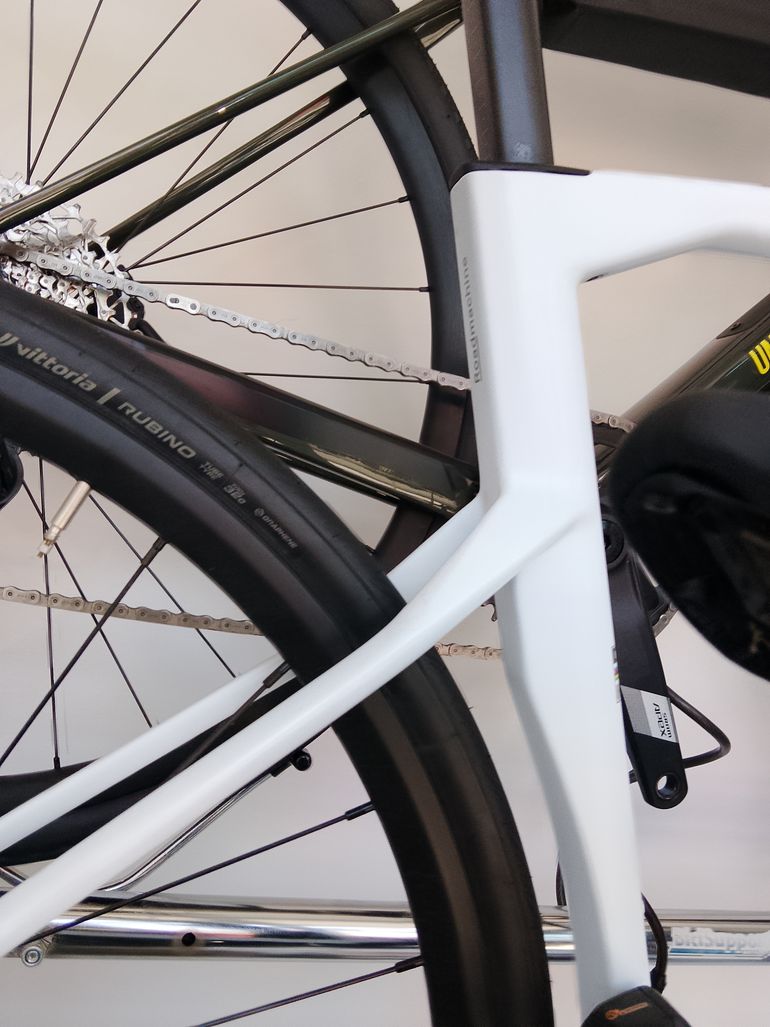 Used BMC Roadmachine FOUR 2024 2024 Road & Gravel, White — image 10 of 13