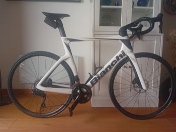 Tweedehands Bianchi Oltre 105 Di2 2023 2023 Road & Gravel — afbeelding 4 van 6