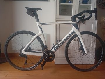 Used Bianchi Oltre 105 Di2 2023 2023 Road & Gravel, White — image 4 of 6
