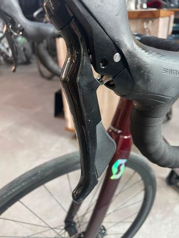 Scott Addict 30 2024 2024 Road & Gravel de segunda mano, Rojo — imagen 8 de 13