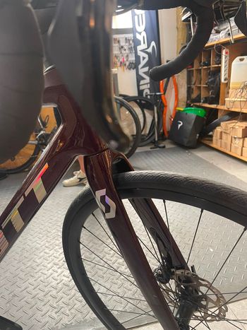 Scott Addict 30 2024 2024 Road & Gravel de segunda mano, Rojo — imagen 10 de 13