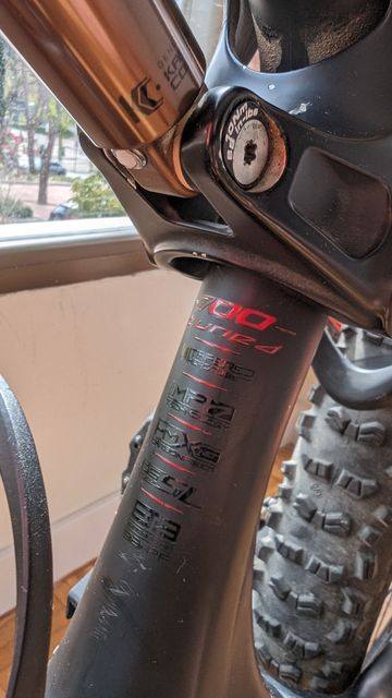 Używany Scott Genius LT 700 Tuned Custom 2015 Mountainbike — zdjęcie 12 z 13