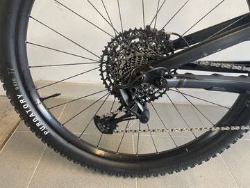 Specialized Stumpjumper Alloy 2022 2022 Mountainbike usato, Nero — immagine 8 di 10