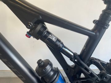 Specialized Stumpjumper Alloy 2022 2022 Mountainbike usato, Nero — immagine 6 di 10