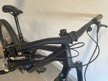 Specialized Stumpjumper Alloy 2022 2022 Mountainbike usato, Nero — immagine 4 di 10