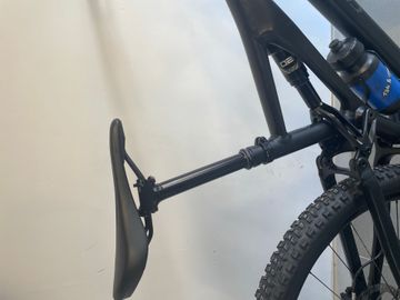 Specialized Stumpjumper Alloy 2022 2022 Mountainbike usato, Nero — immagine 3 di 10