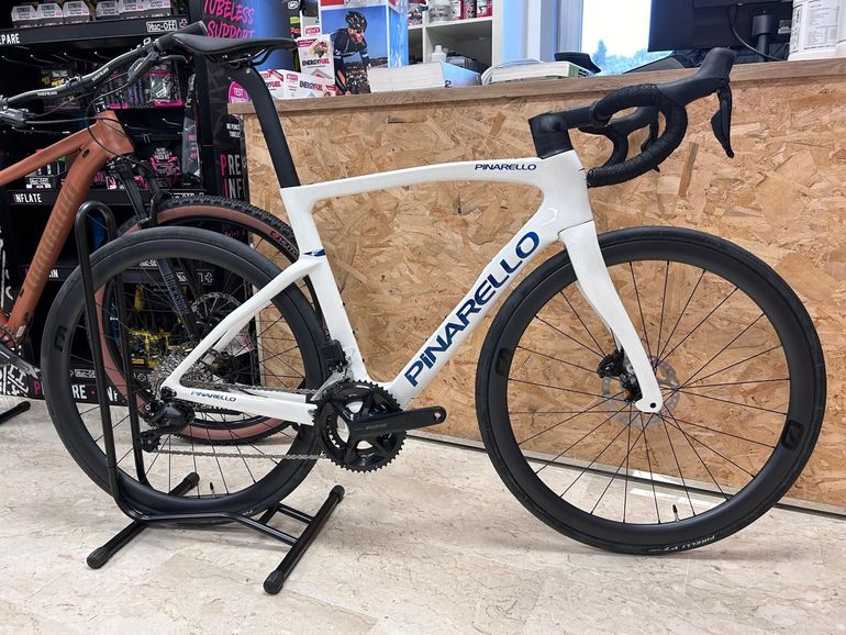 Used Pinarello F5 DISC 105 DI2 2X12V MOST ULTRAVELOCE 40 2024 Road & Gravel — image 1 of 6
