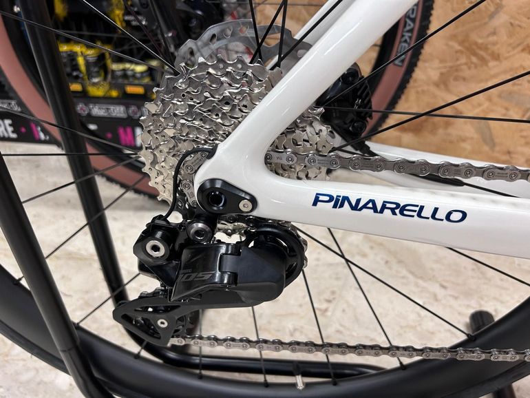 Used Pinarello F5 DISC 105 DI2 2X12V MOST ULTRAVELOCE 40 2024 Road & Gravel — image 2 of 6