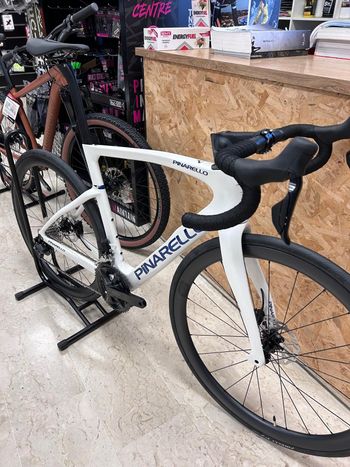 Used Pinarello F5 DISC 105 DI2 2X12V MOST ULTRAVELOCE 40 2024 Road & Gravel — image 5 of 6