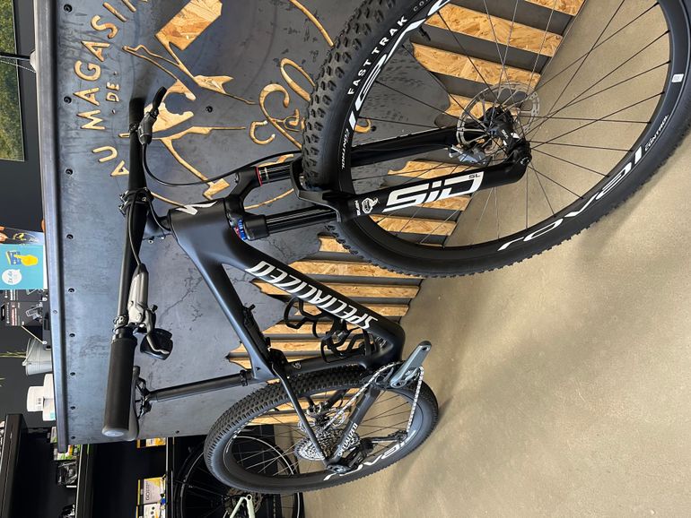 Used Specialized Epic World Cup Expert 2024 2024 Mountainbike, Black, 29 — image 2 of 3