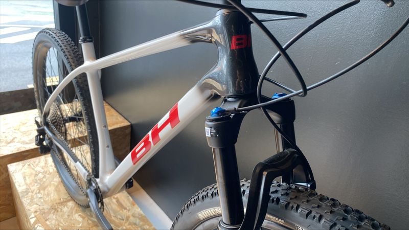 Used BH ULTIMATE RC 7.5 2022 2022 Mountainbike, Light Gray, 29 — image 3 of 3
