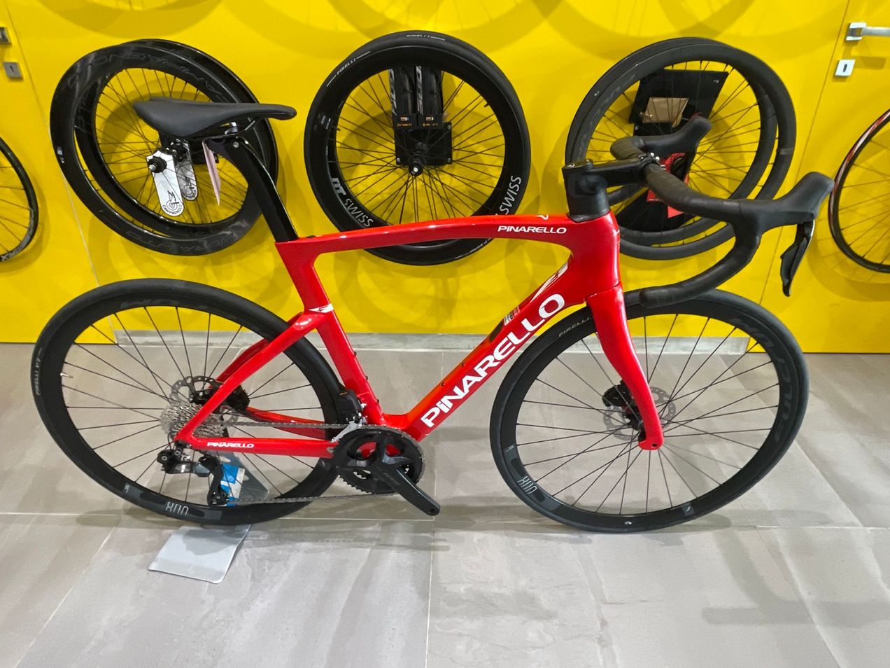 Pinarello F5 105 Di2 used in 55 cm | buycycle USA