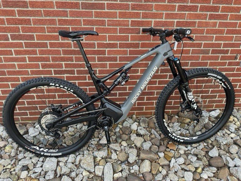Used Rocky Mountain Instinct Powerplay C70 Shimano 2024 2024 Mountainbike, Grigio chiaro — image 1 of 12