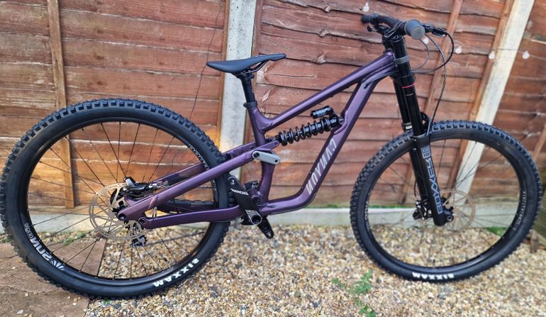 Used Canyon TORQUE DH CLLCTV 2024 Mountainbike, Purple — image 2 of 6