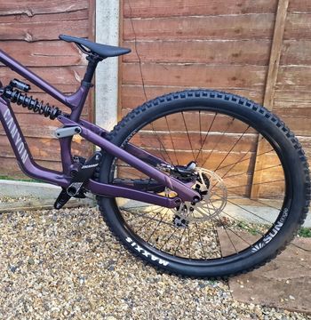 Used Canyon TORQUE DH CLLCTV 2024 Mountainbike, Purple — image 5 of 6