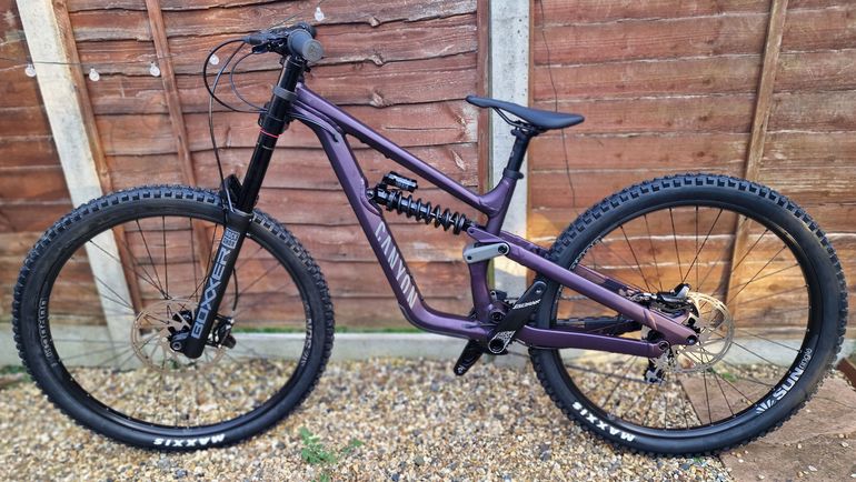 Used Canyon TORQUE DH CLLCTV 2024 Mountainbike, Purple — image 1 of 6