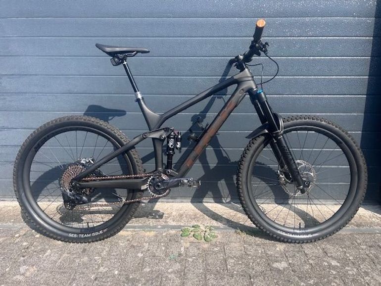Used Trek Remedy 9.8 2022 2022 Mountainbike — image 1 of 15