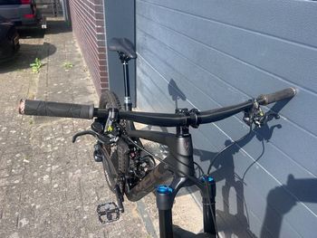 Used Trek Remedy 9.8 2022 2022 Mountainbike — image 2 of 15