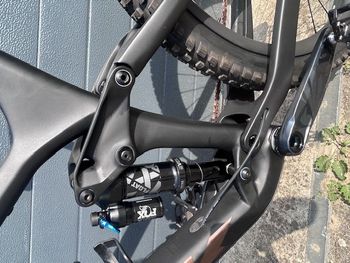 Used Trek Remedy 9.8 2022 2022 Mountainbike — image 12 of 15