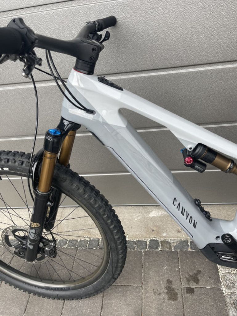Used Canyon Spectral:ON CF 9 2021 Mountainbike, Light Gray — image 6 of 14