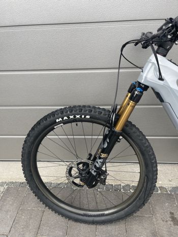 Used Canyon Spectral:ON CF 9 2021 Mountainbike, Light Gray — image 11 of 14