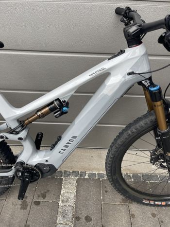 Used Canyon Spectral:ON CF 9 2021 Mountainbike, Light Gray — image 12 of 14
