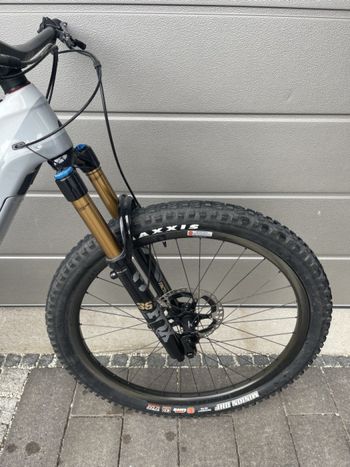 Used Canyon Spectral:ON CF 9 2021 Mountainbike, Light Gray — image 5 of 14
