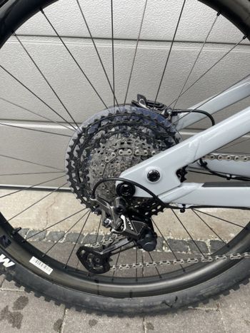 Used Canyon Spectral:ON CF 9 2021 Mountainbike, Light Gray — image 8 of 14