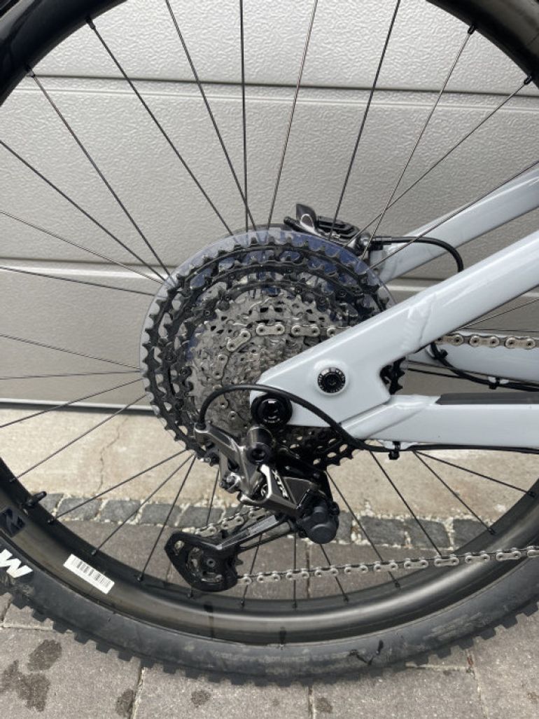 Used Canyon Spectral:ON CF 9 2021 Mountainbike, Light Gray — image 8 of 14
