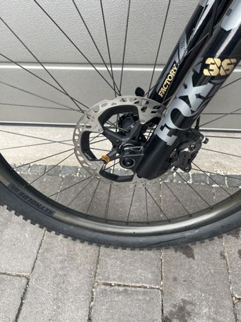 Used Canyon Spectral:ON CF 9 2021 Mountainbike, Light Gray — image 10 of 14