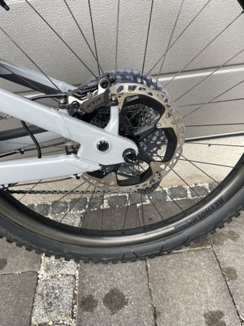 Used Canyon Spectral:ON CF 9 2021 Mountainbike, Light Gray — image 4 of 14