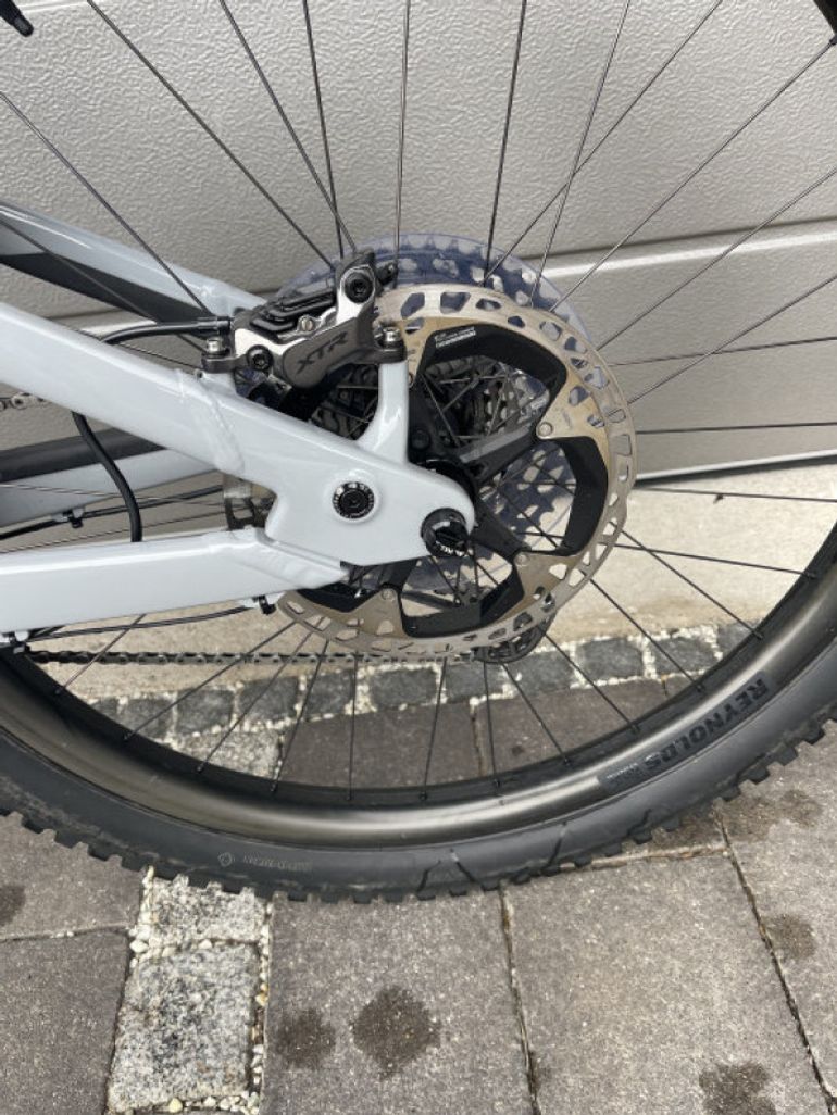 Used Canyon Spectral:ON CF 9 2021 Mountainbike, Light Gray — image 4 of 14