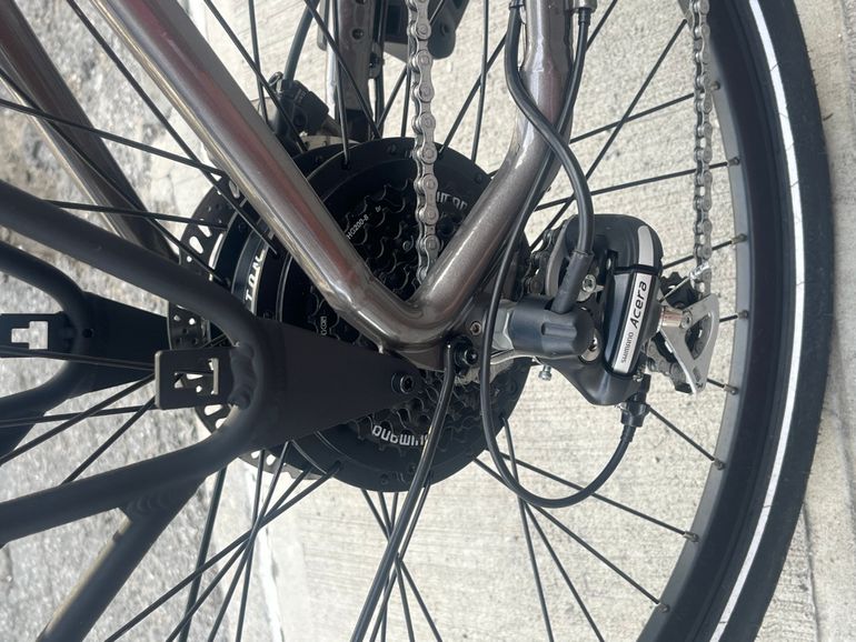 Used Aventon Level.2 commuter e-bike 2023 Road & Gravel, Light Gray — image 9 of 10