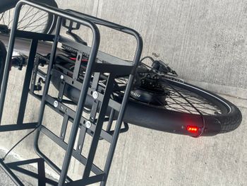 Used Aventon Level.2 commuter e-bike 2023 Road & Gravel, Light Gray — image 8 of 10