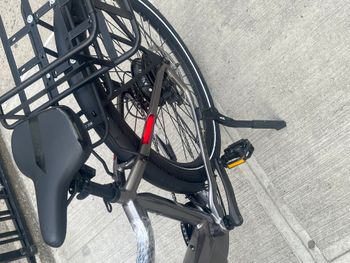 Used Aventon Level.2 commuter e-bike 2023 Road & Gravel, Light Gray — image 3 of 10
