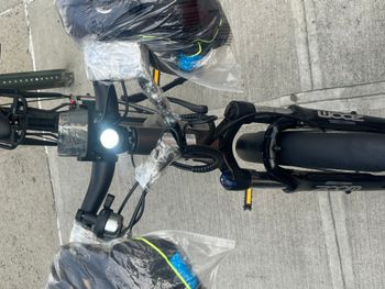 Used Aventon Level.2 commuter e-bike 2023 Road & Gravel, Light Gray — image 6 of 10