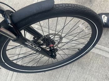 Used Aventon Level.2 commuter e-bike 2023 Road & Gravel, Light Gray — image 7 of 10