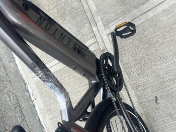 Used Aventon Level.2 commuter e-bike 2023 Road & Gravel, Light Gray — image 5 of 10