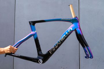 Gebrauchtes Pinarello Dogma F Disc Frameset 2024 Road & Gravel, Violett — Bild 2 von 9