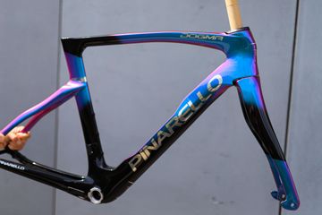 Gebrauchtes Pinarello Dogma F Disc Frameset 2024 Road & Gravel, Violett — Bild 3 von 9
