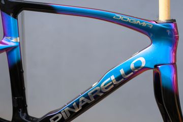Gebrauchtes Pinarello Dogma F Disc Frameset 2024 Road & Gravel, Violett — Bild 5 von 9